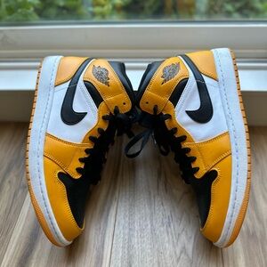Air Jordan 1 Retro High OG 'Yellow
Toe' Size 10US